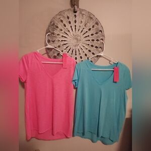TWO !!! NWT Lilly Pulitzer Etta V-Neck Women's Tops Size Medium